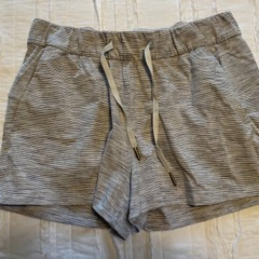 Lululemon White & Gray Striped Shorts - Size 8